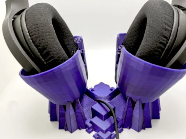 Holder for large headphones