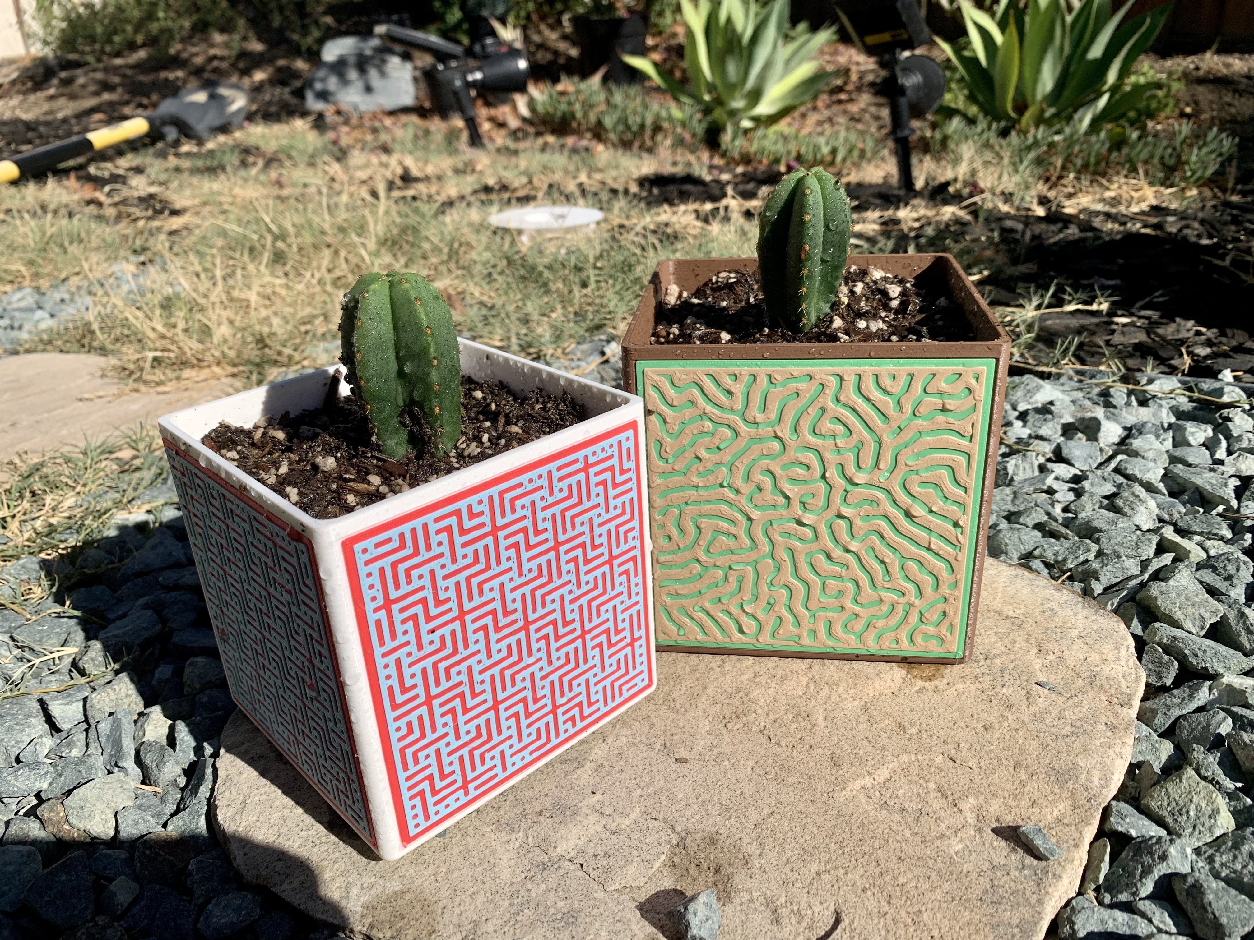 Patterned Planter with Side Plates