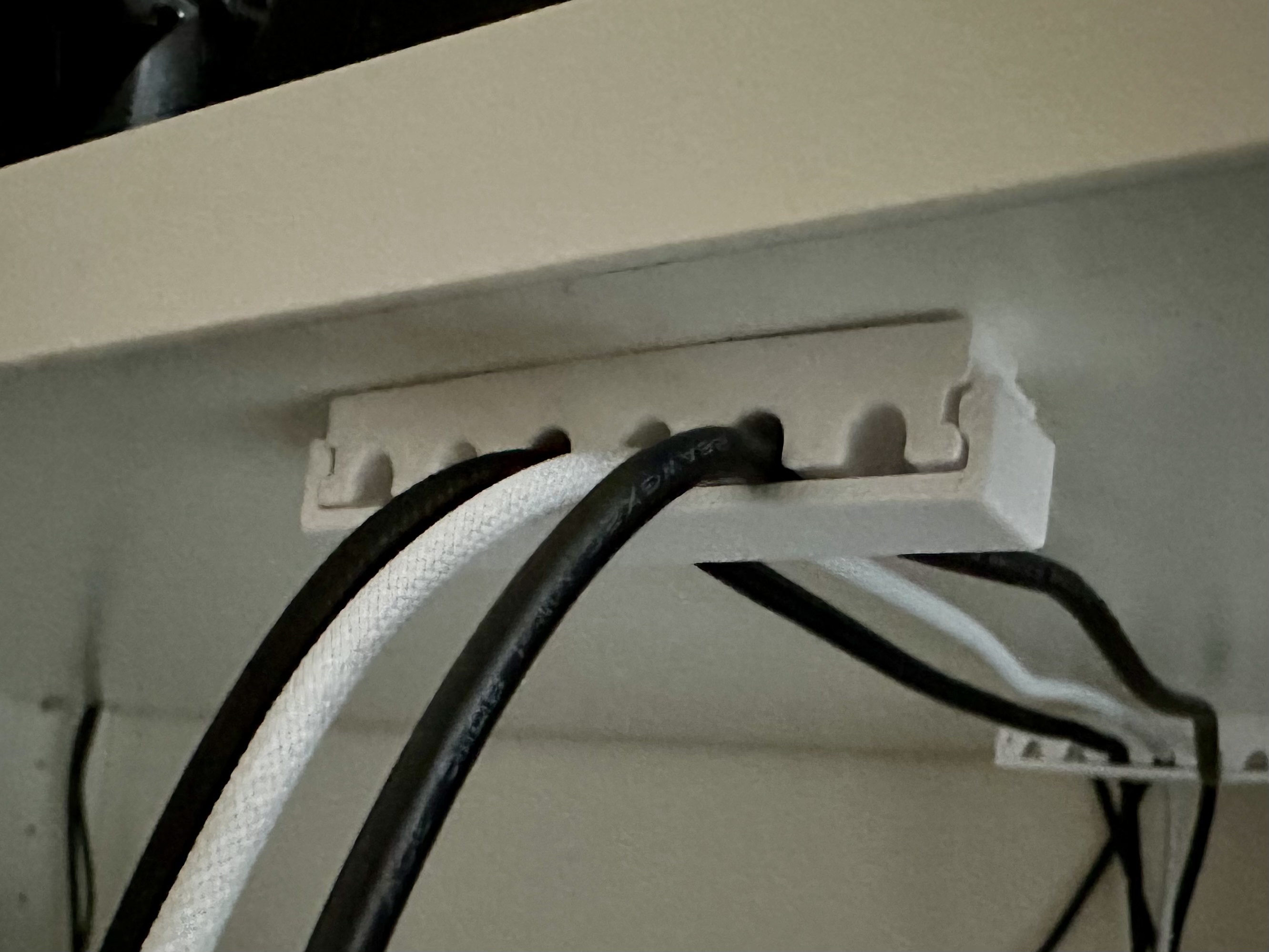 Cable clip