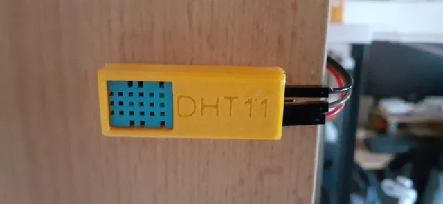 Simple housing for DHT11.