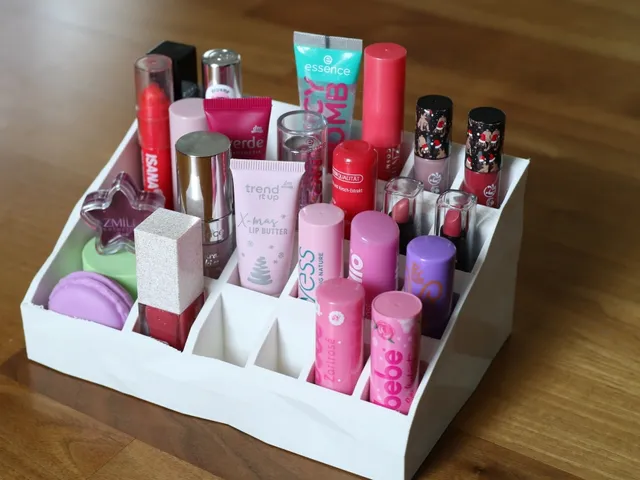 Bathroom shelf organizer for lipsticks and other items