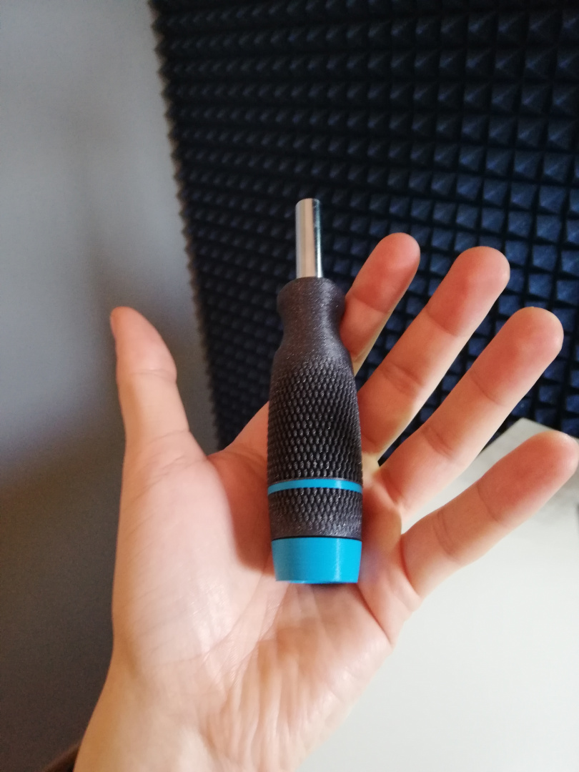 Miniatura 4 do modelo 3D Bits Screwdriver with rotating cap and storage