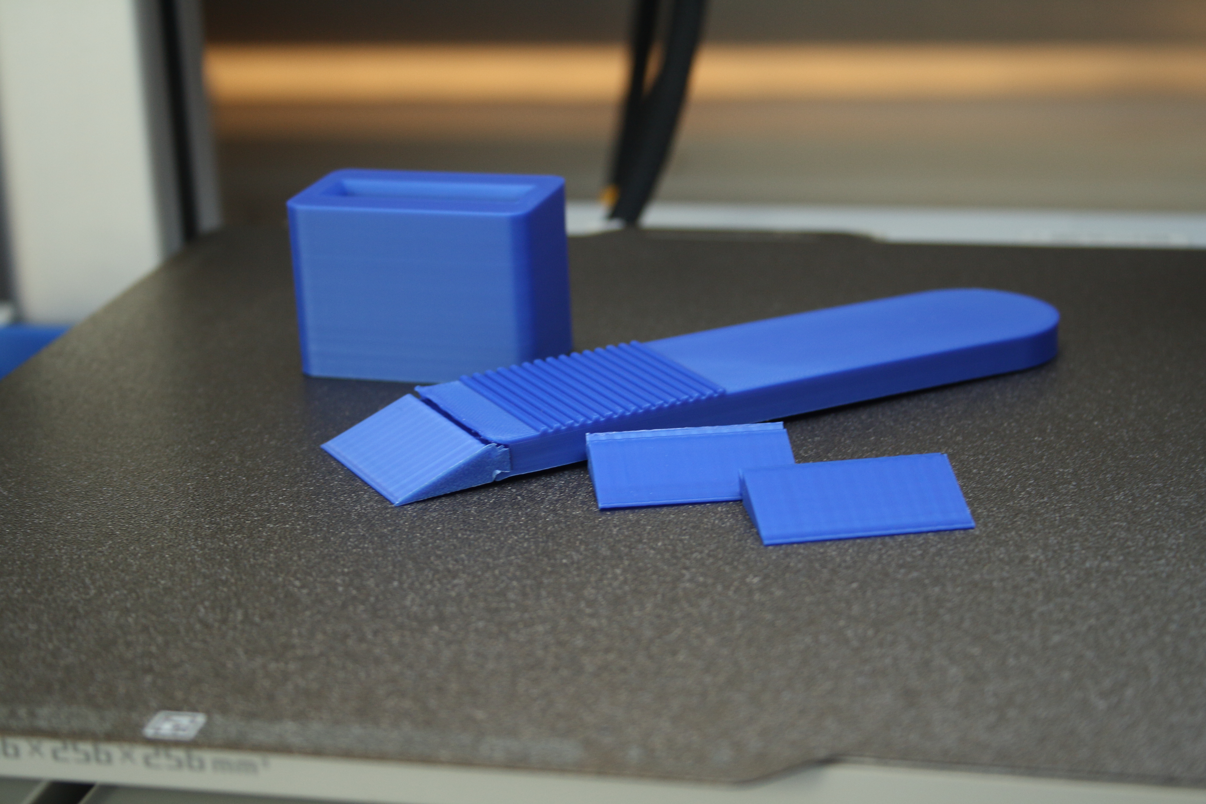 Scraper with Swappable Blade