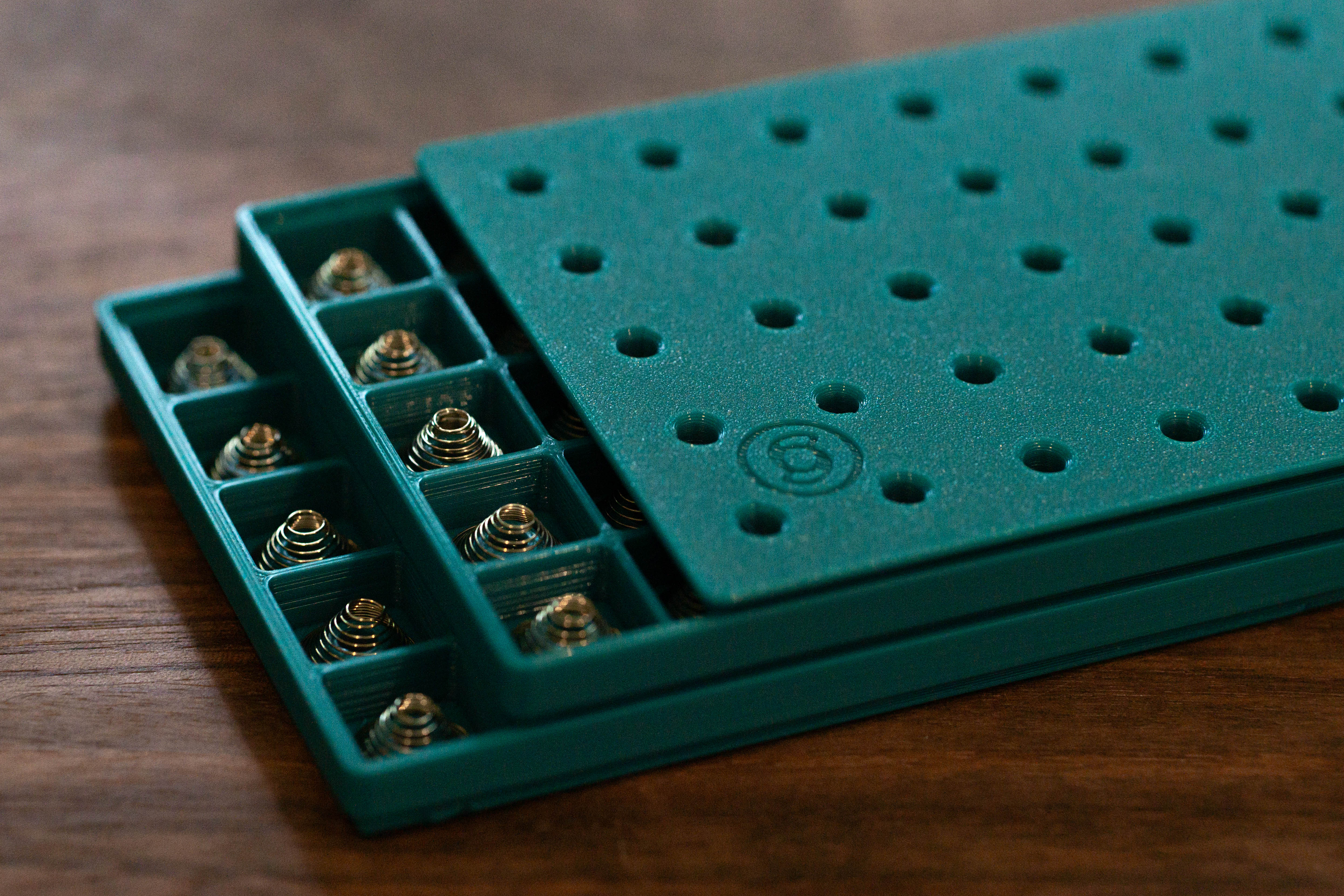 Topre spring tray (snap stackable with lid)