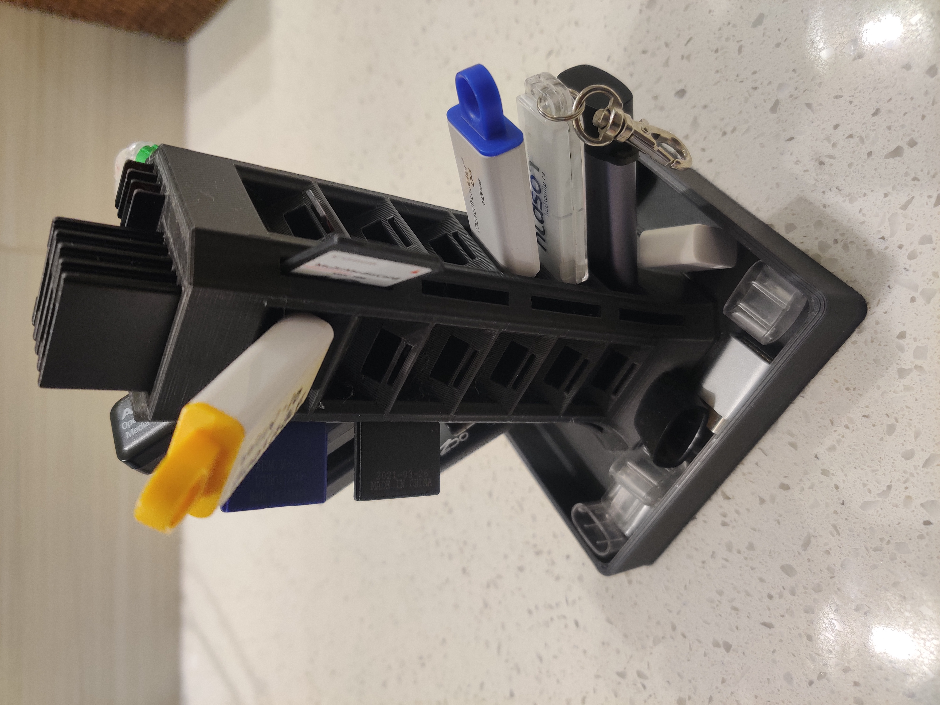 Miniatura 2 do modelo 3D USB tower remix