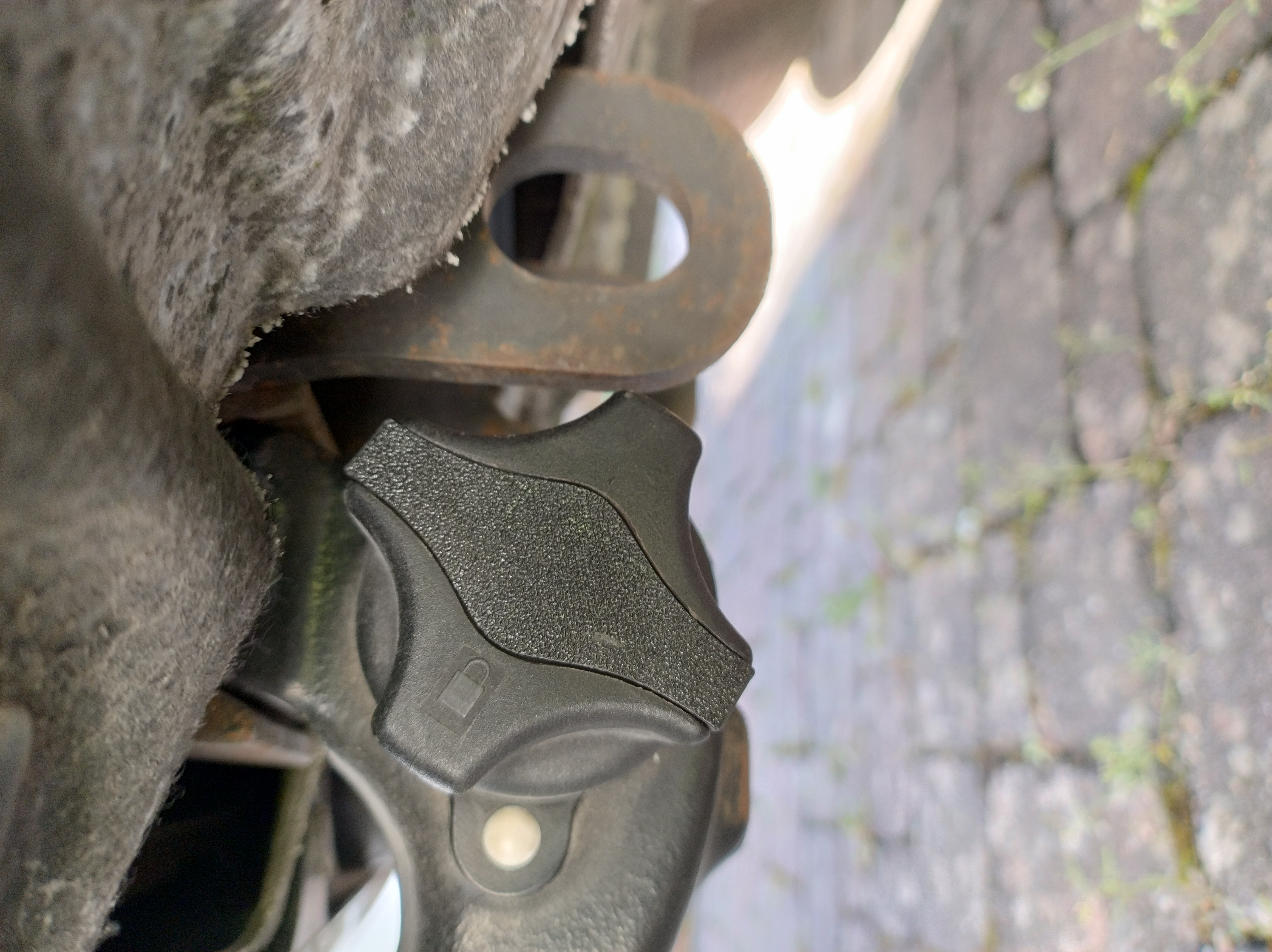 Keyhole Cover Towhook