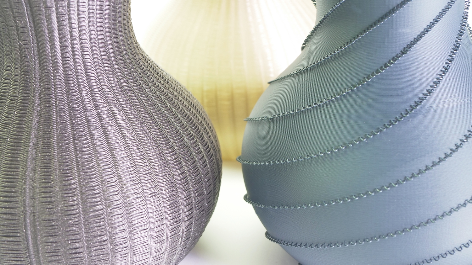 Miniatura 2 do modelo 3D Vase with twisted pattern