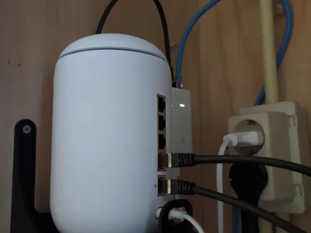 Unifi Dream Machine mounting bracket