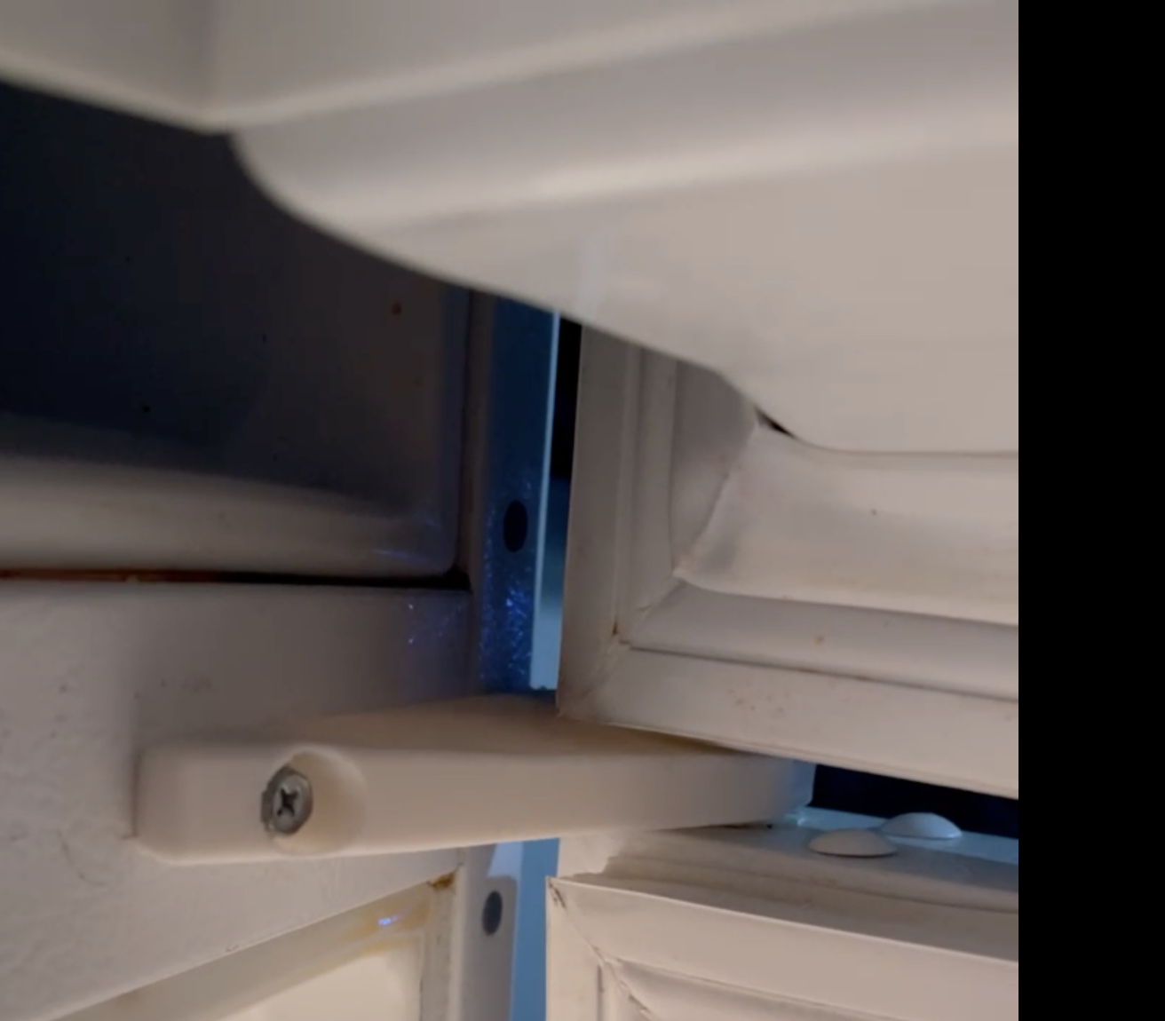 Fridge door hinge