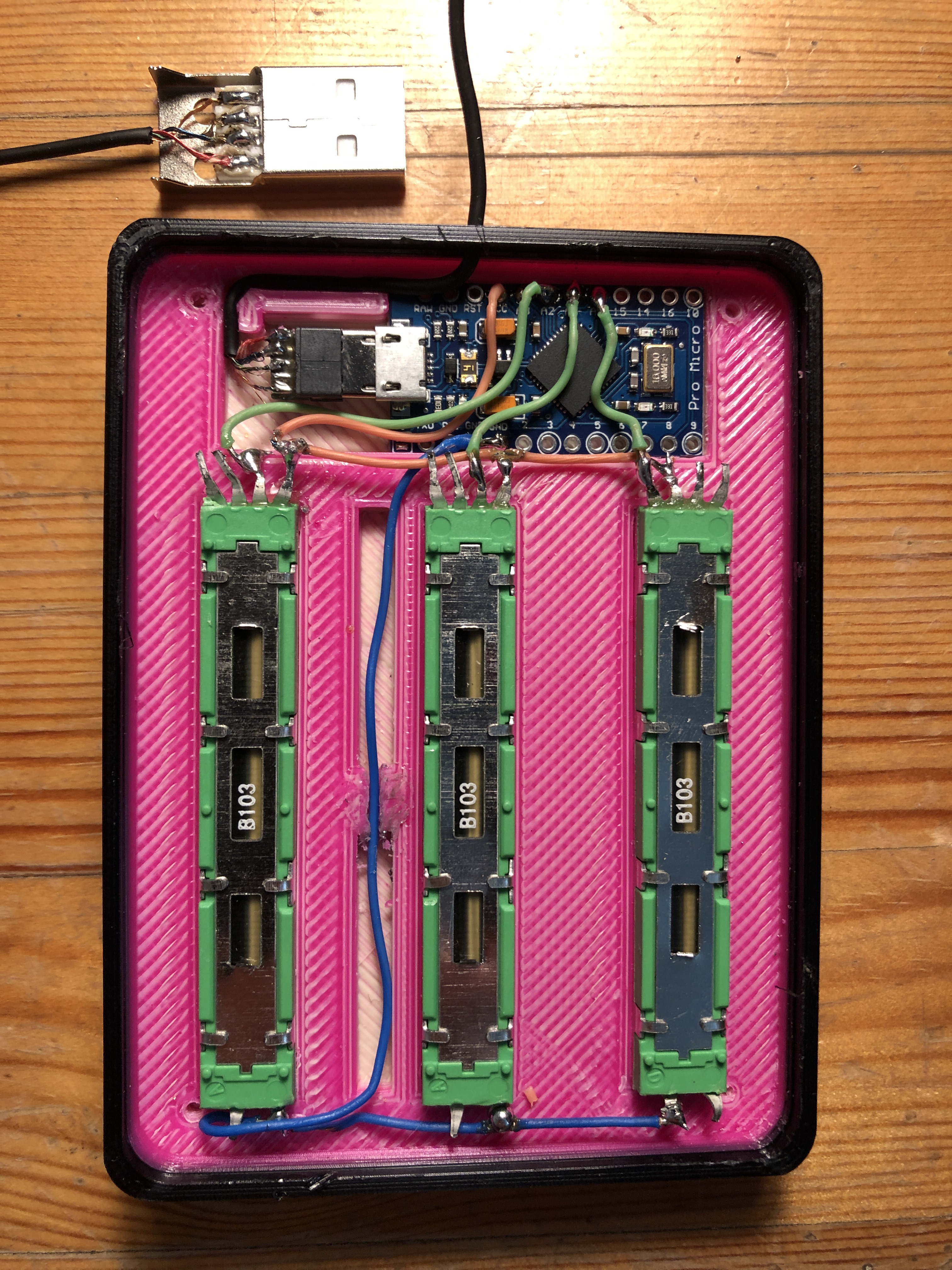 Miniatura 2 do modelo 3D Simple MIDI controller with 3 inputs