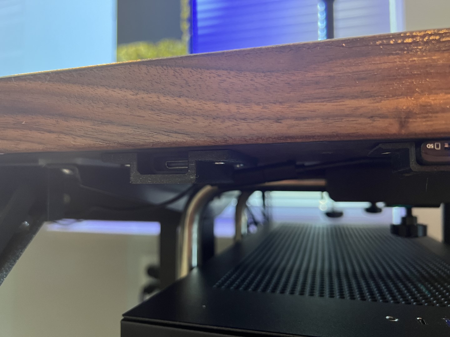 Valve Index Under Desk Cable Mount