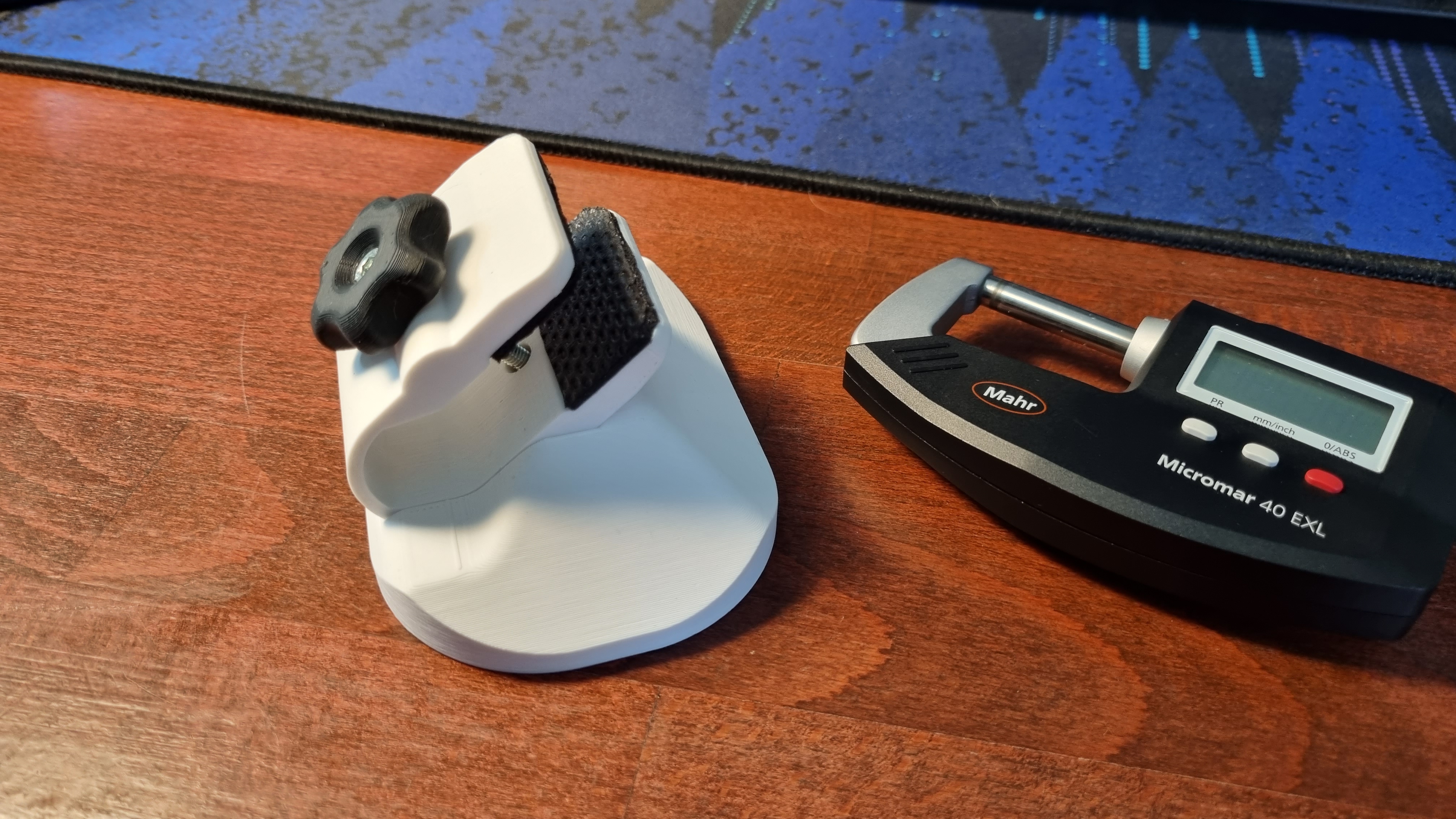 Miniatura 2 do modelo 3D Micrometer Stand