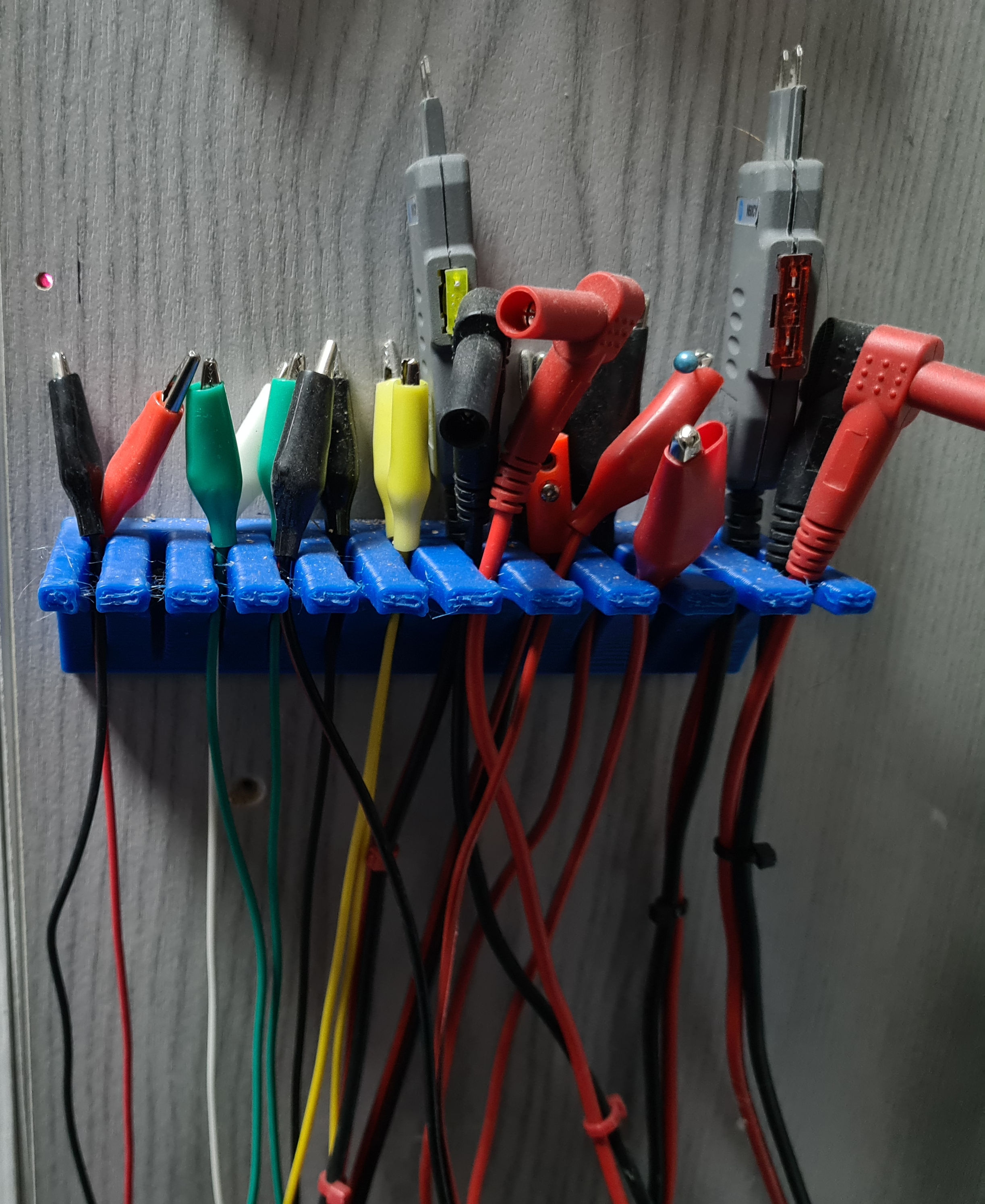 Cable hangar