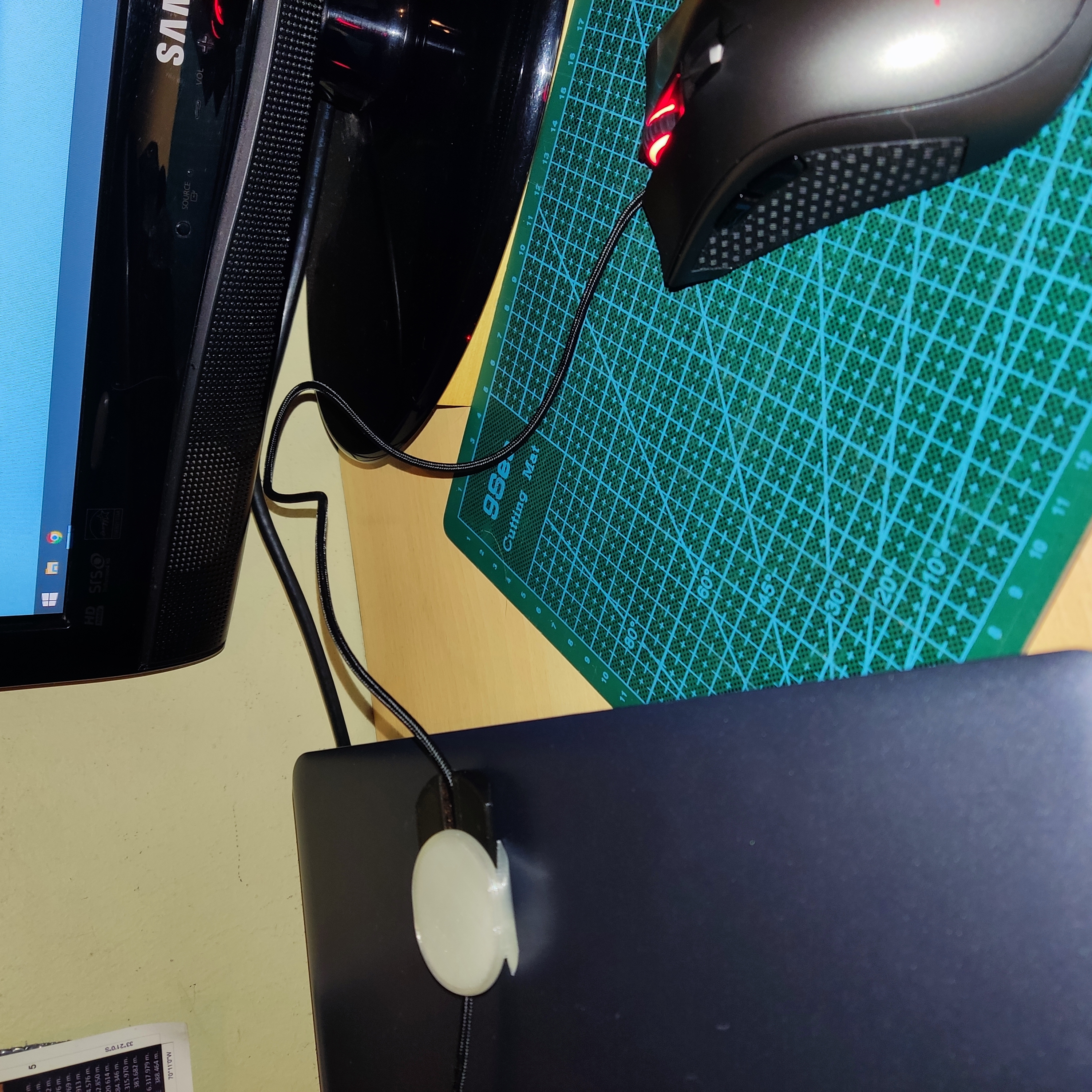 Minimalist Mouse Bungee