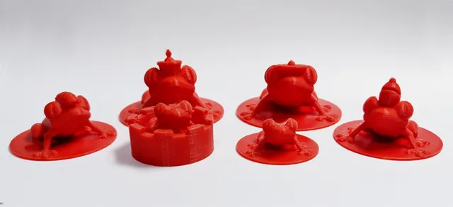 Tree Frog Chess Set