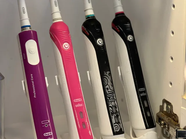 Oral-B slopy stand