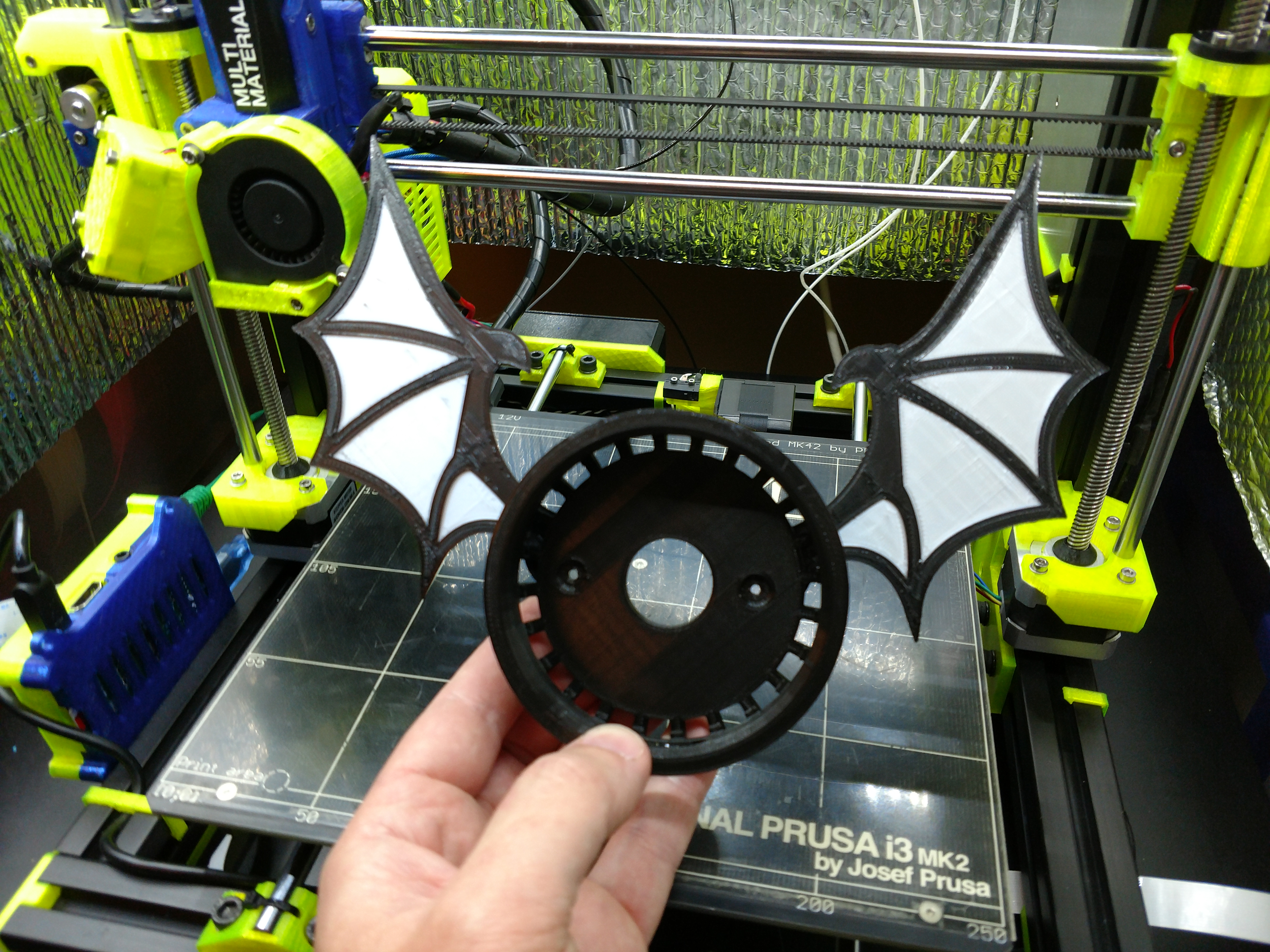 Free STL file  echo dot 3 bat signal holder 🦇・Template to download  and 3D print・Cults