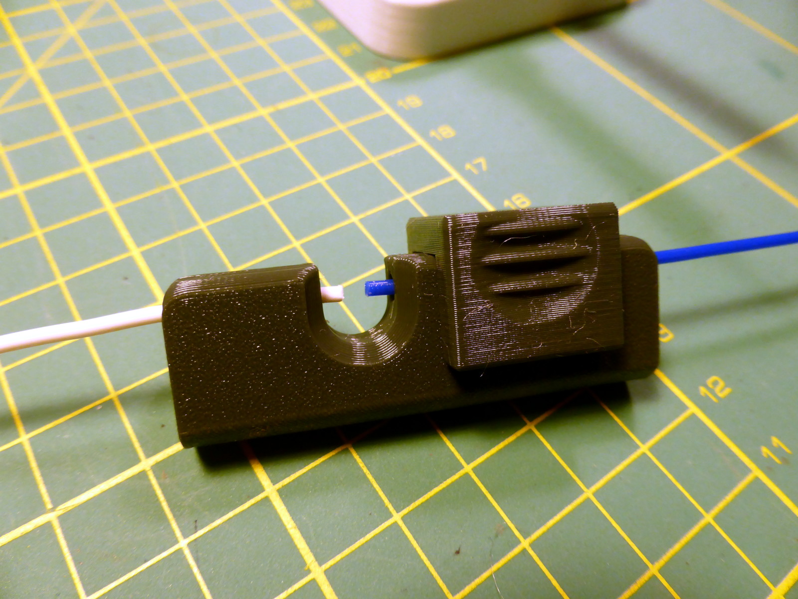 Filament Splicing Jig (Remix) by Area51 Download free STL model