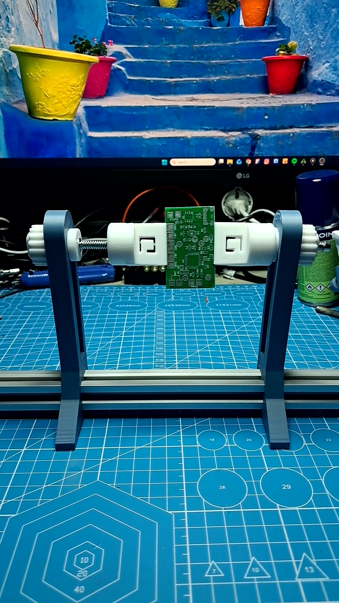Universal 2020 Profile PCB Holder