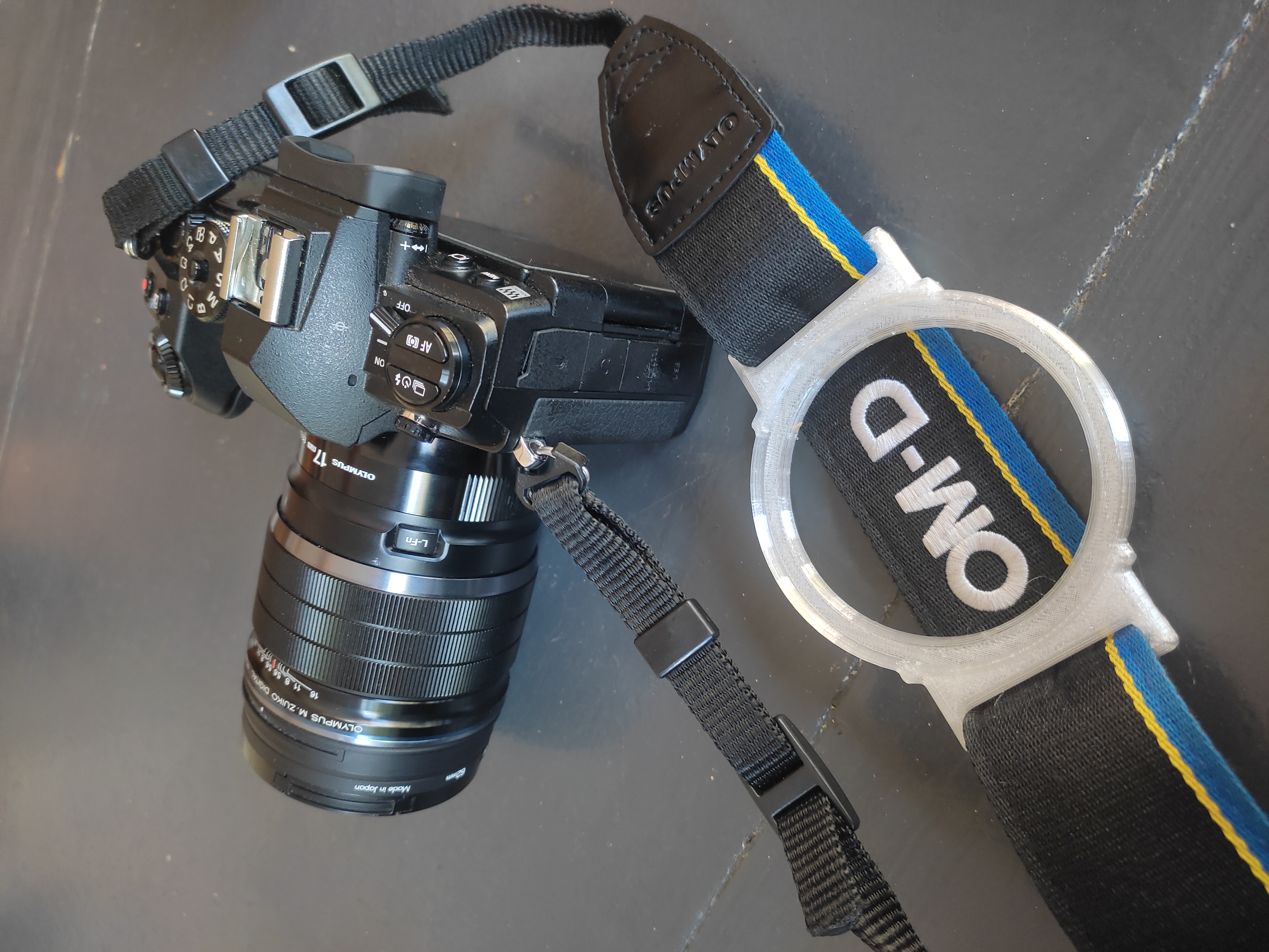 Lens cap holder 62-72 mm for 25mm and 37mm straps