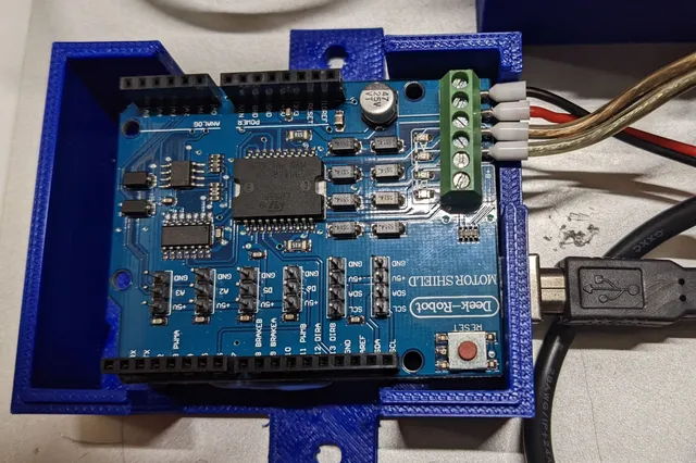 Arduino UNO case with room for L298 motor shield