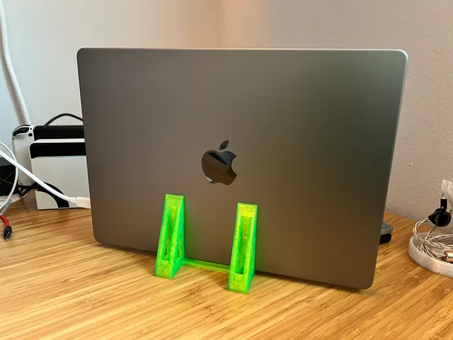 Macbook Pro 14" vertical stand