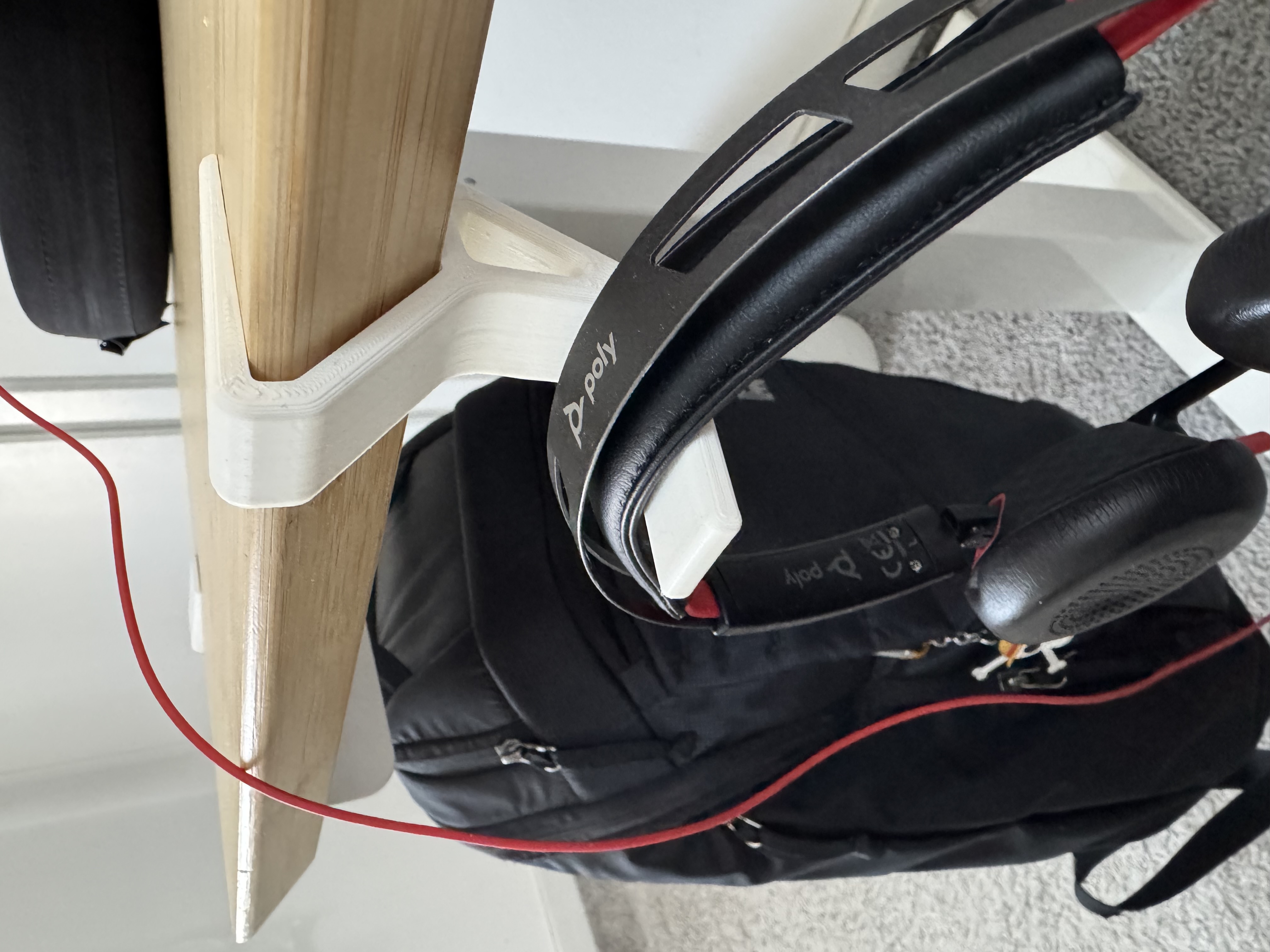 Headphone hanger for IKEA ANFALLARE Desk