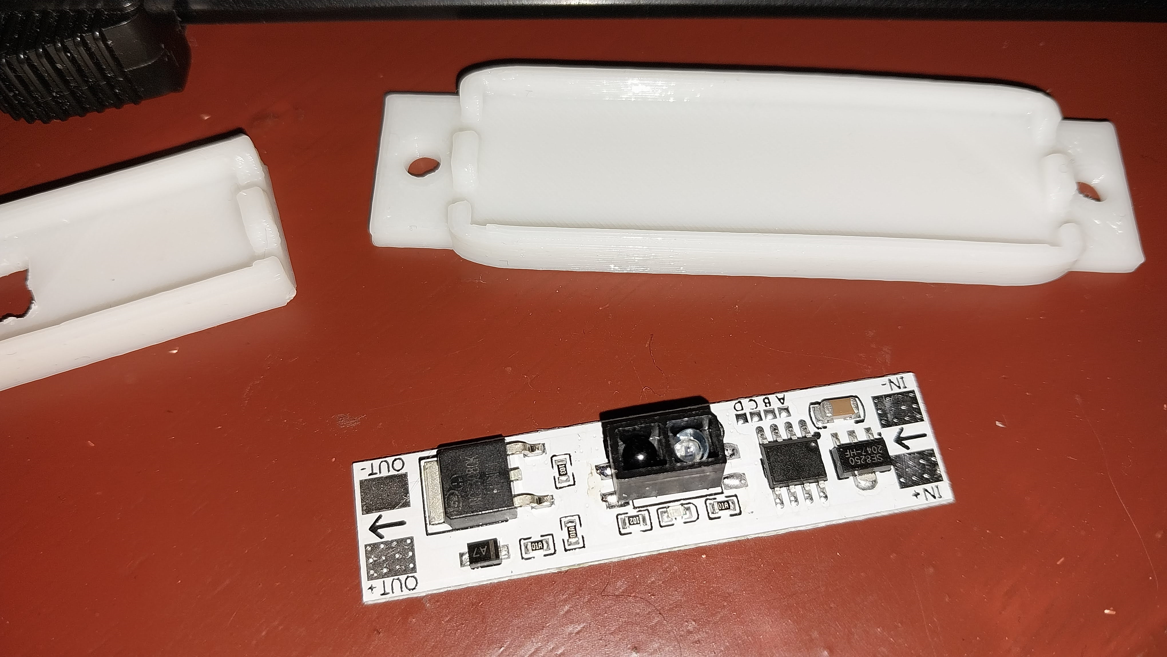 Miniatura 2 do modelo 3D Touch-free strip LED switch casing 2