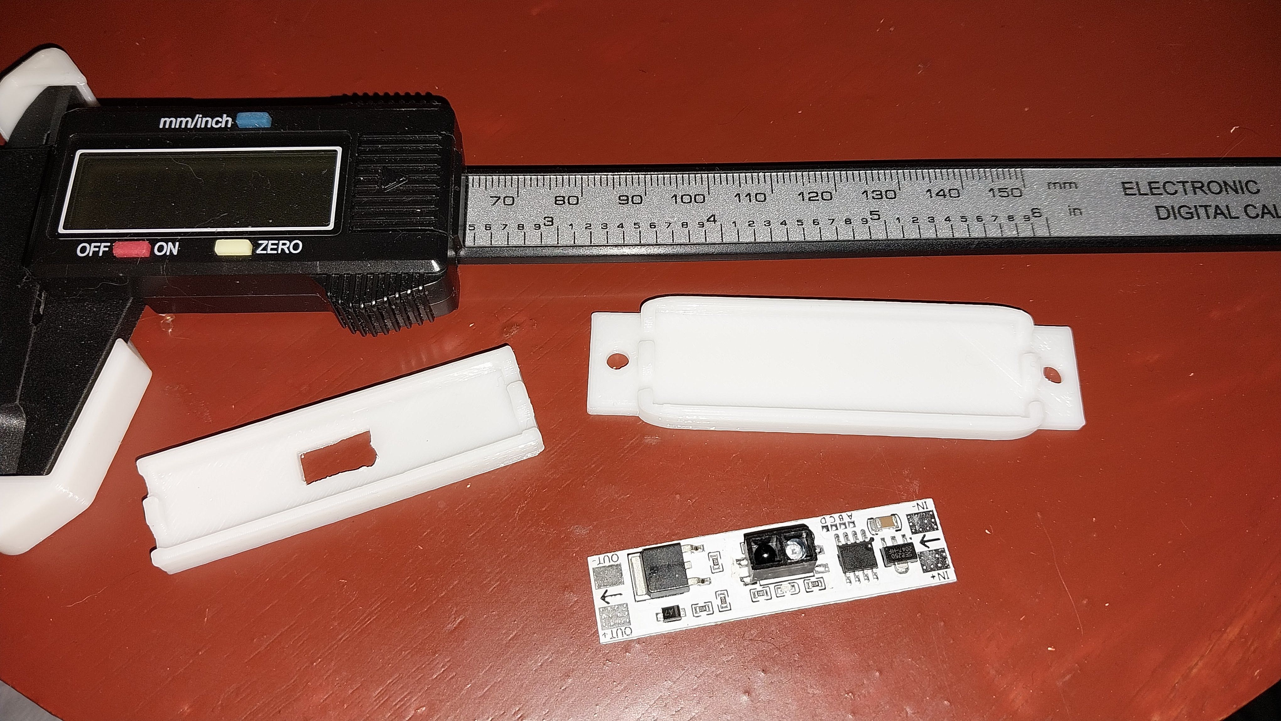 Miniatura 4 do modelo 3D Touch-free strip LED switch casing 2