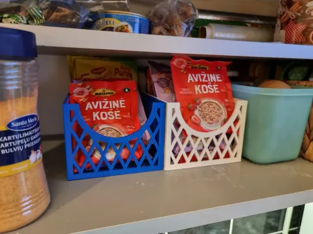 Mostly parametric organizing mesh box for spices (in my case)
