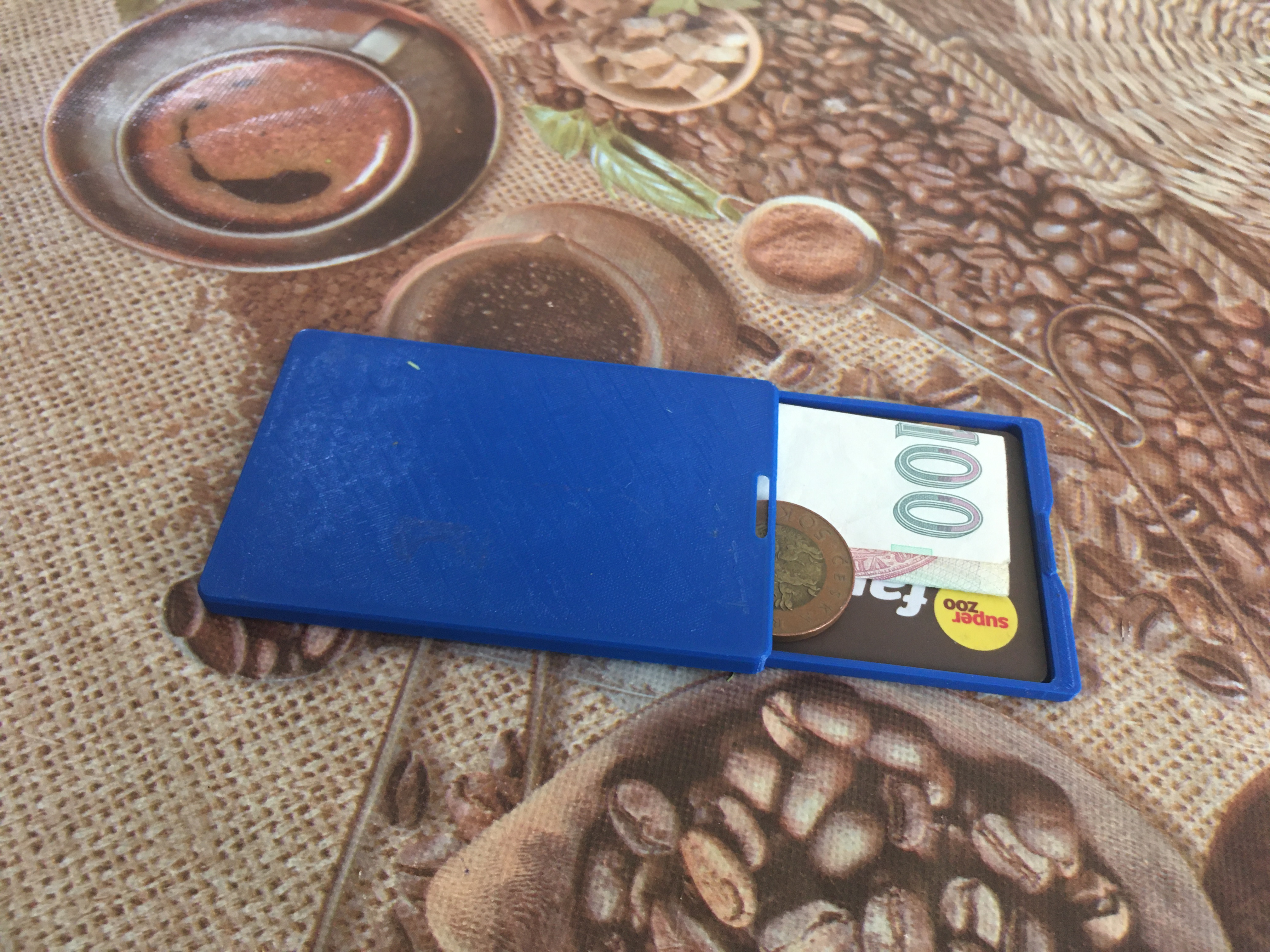 Case for credit cards, money or memory cards (wallet)