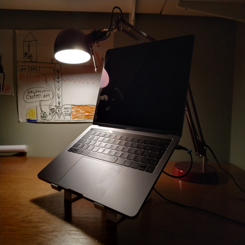 Macbook Pro 13 inch elevator
