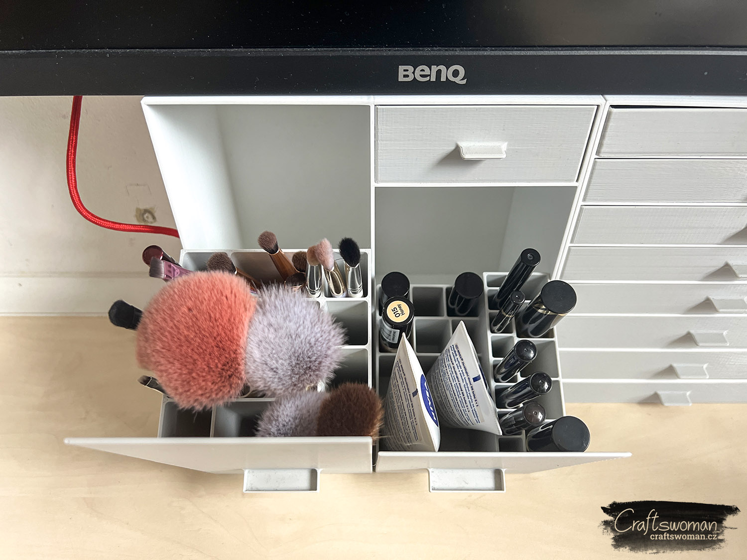Organiser mainly for make-up [Organizér na šminky]