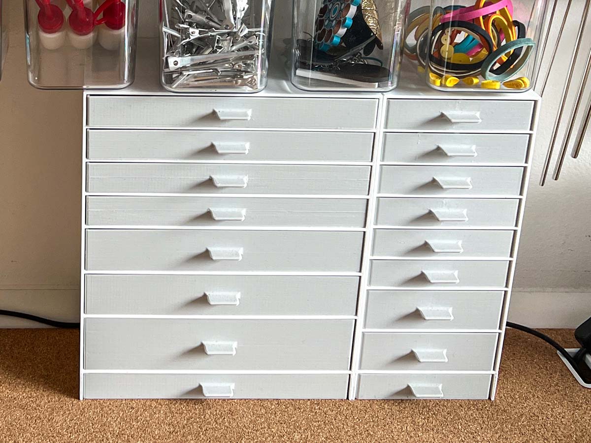Organisers for smaller tools [Organizér na malé nástroje]