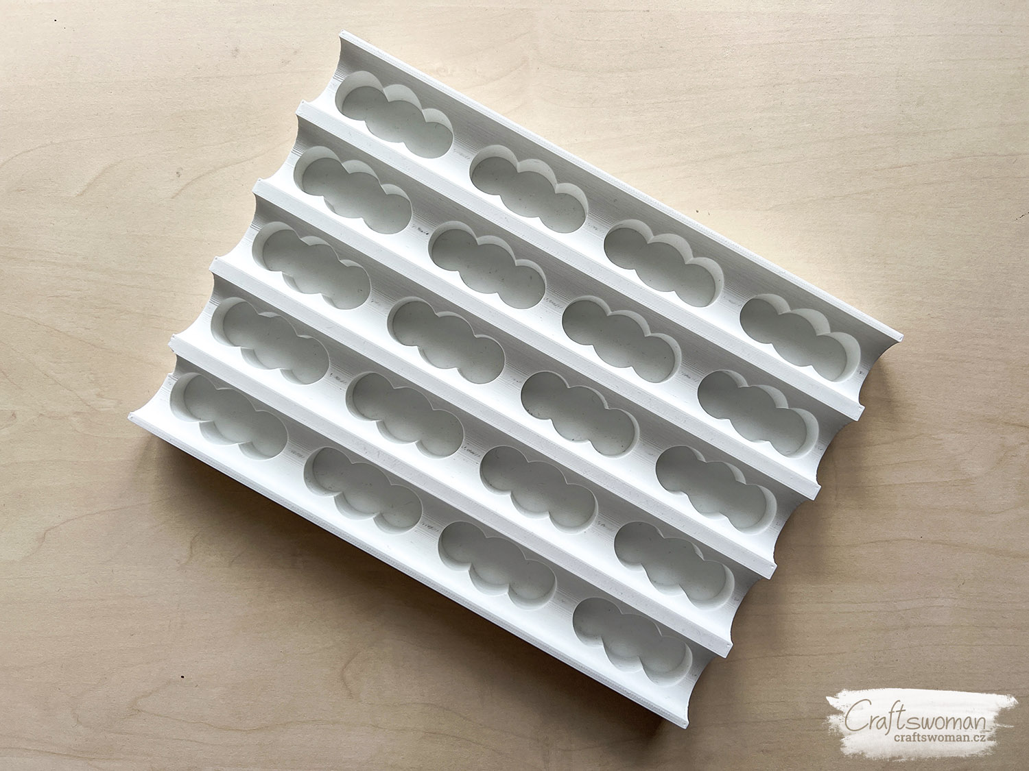 Organiser for large threads (sewing) [Organizér na větší špulky nití ...