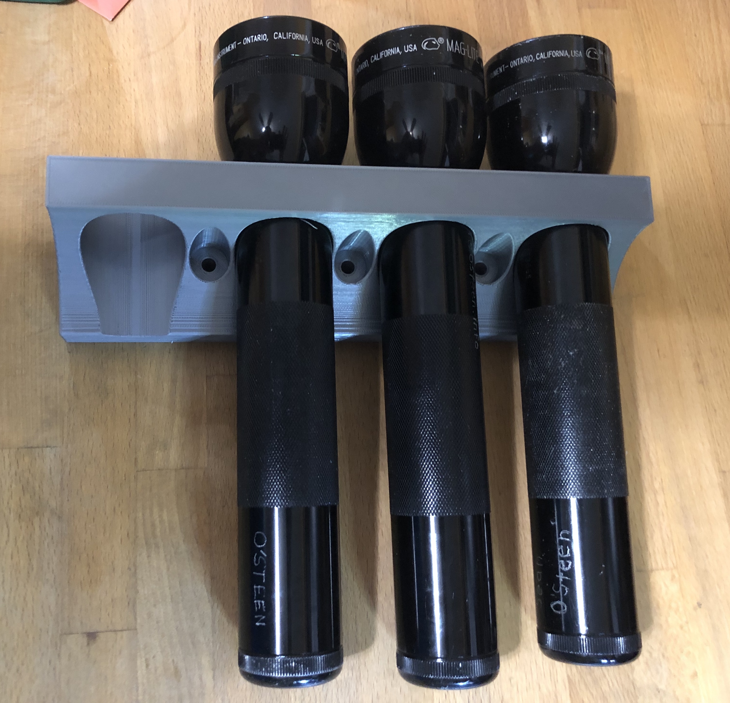 Simple Wall Mount for Mag-Lite D-Cell flashlights (4)