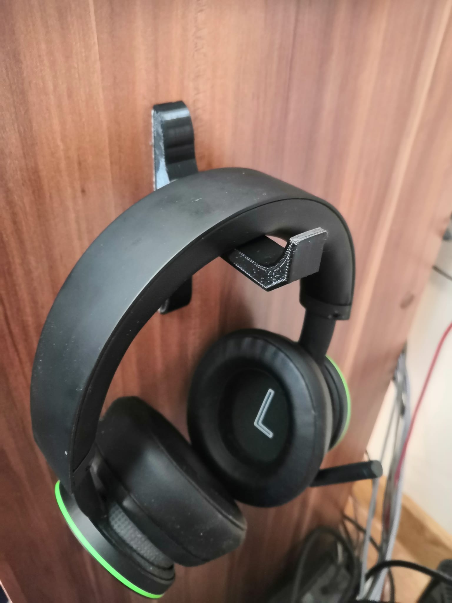 Headphones holder