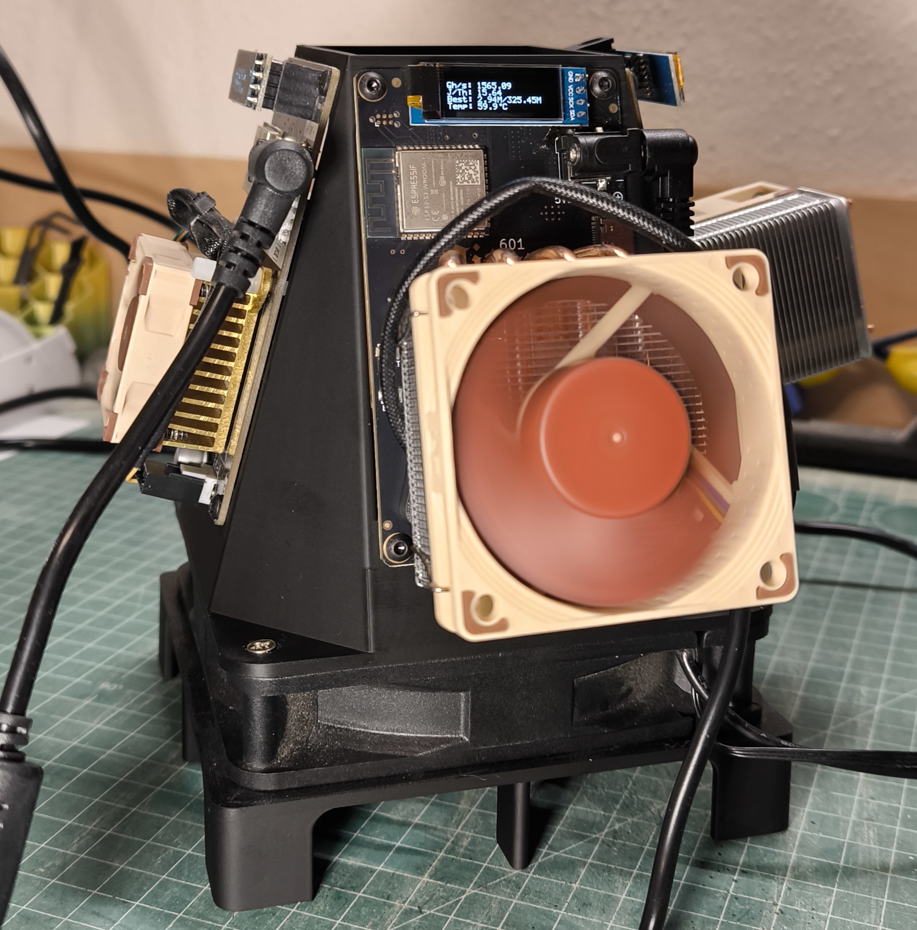 Quadriga - 4x Bitaxe cooling tower