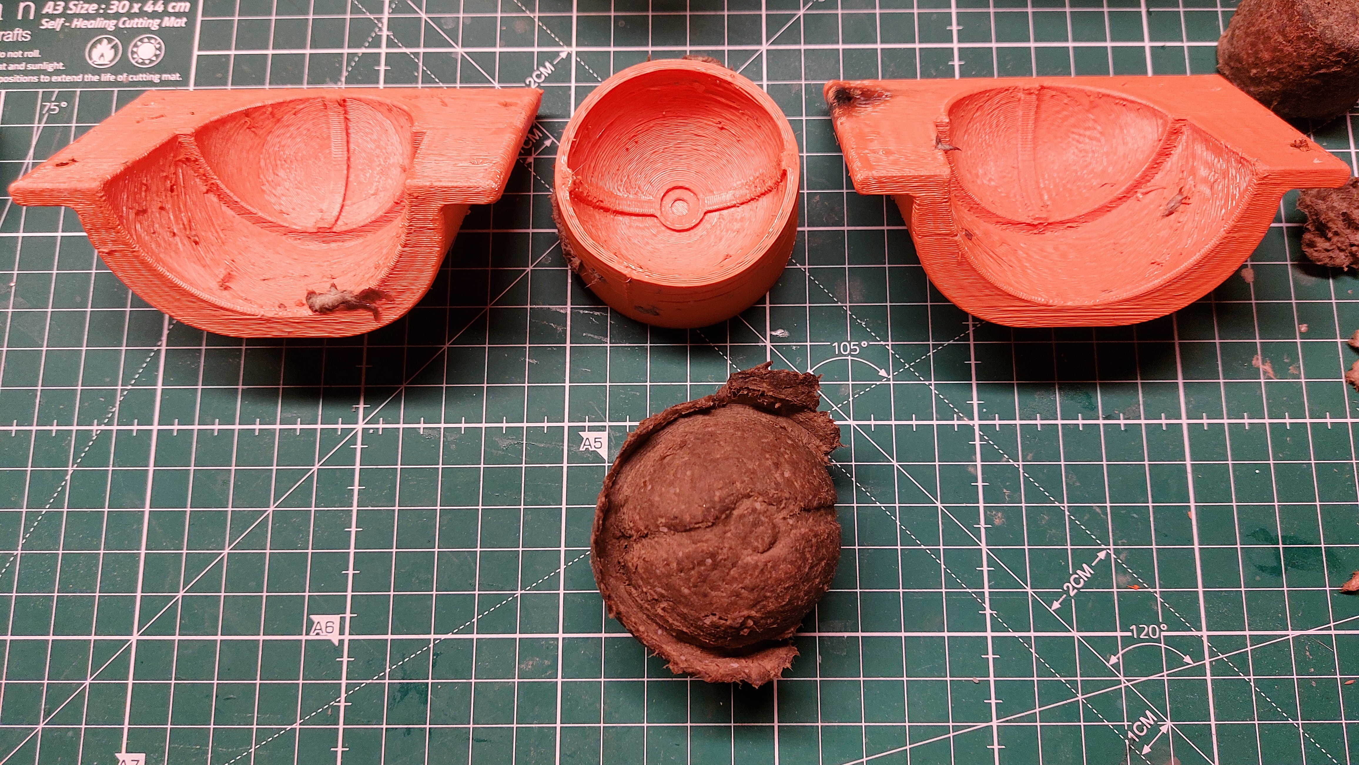 Pokeball paper mold