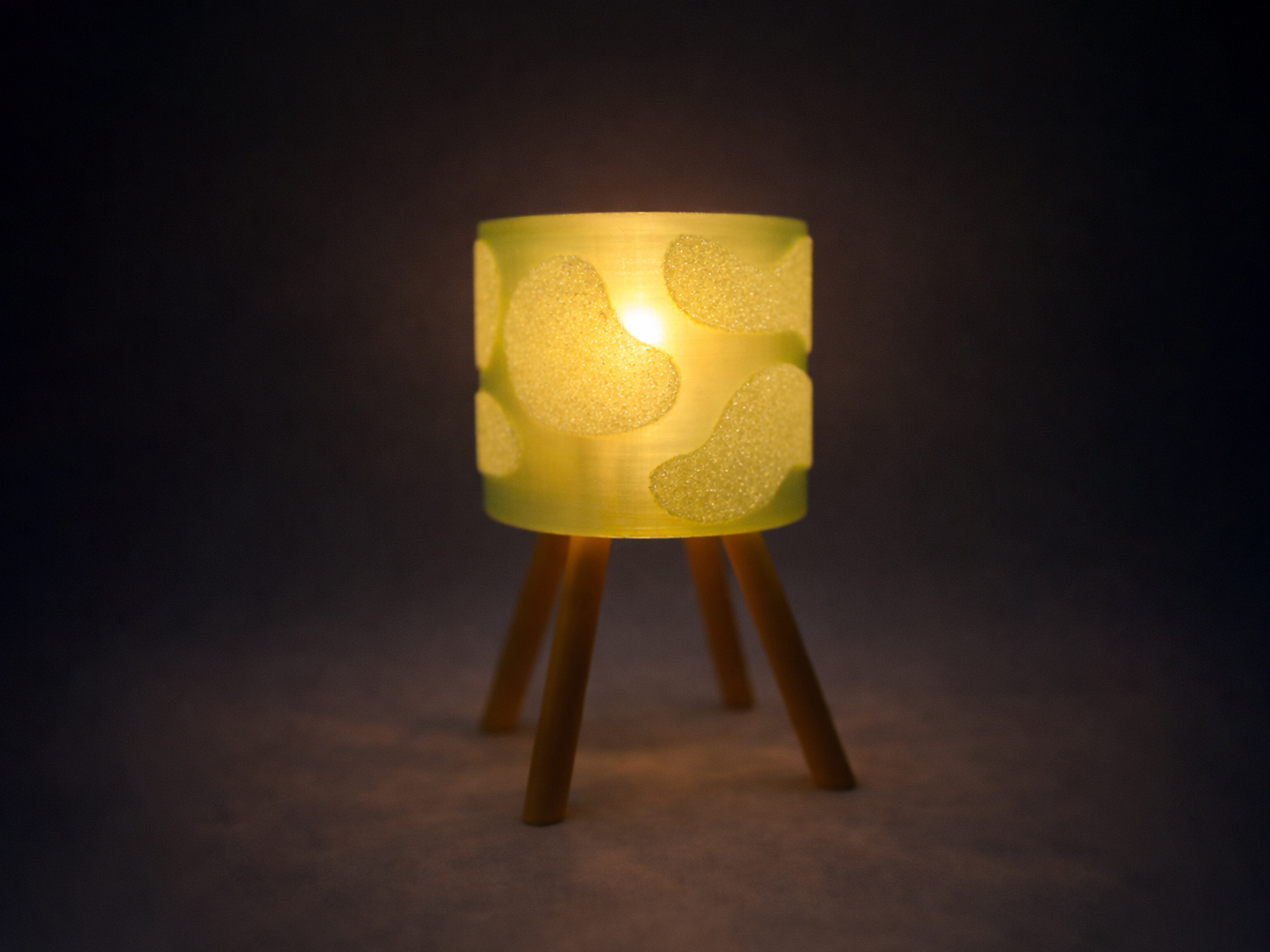 Blubby - Fuzzy table lamp