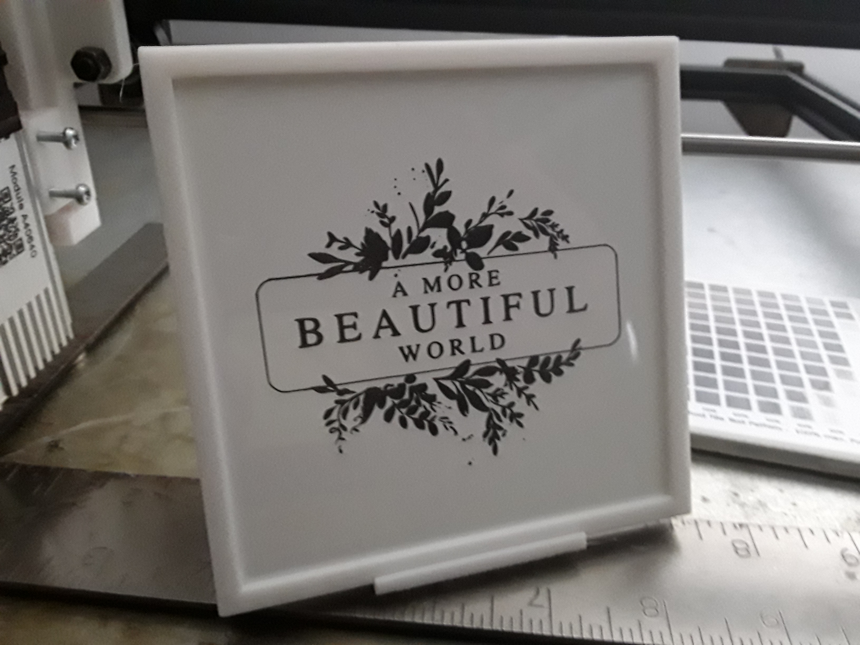 Miniatura 3 do modelo 3D Simple ceramic tile frame and stand