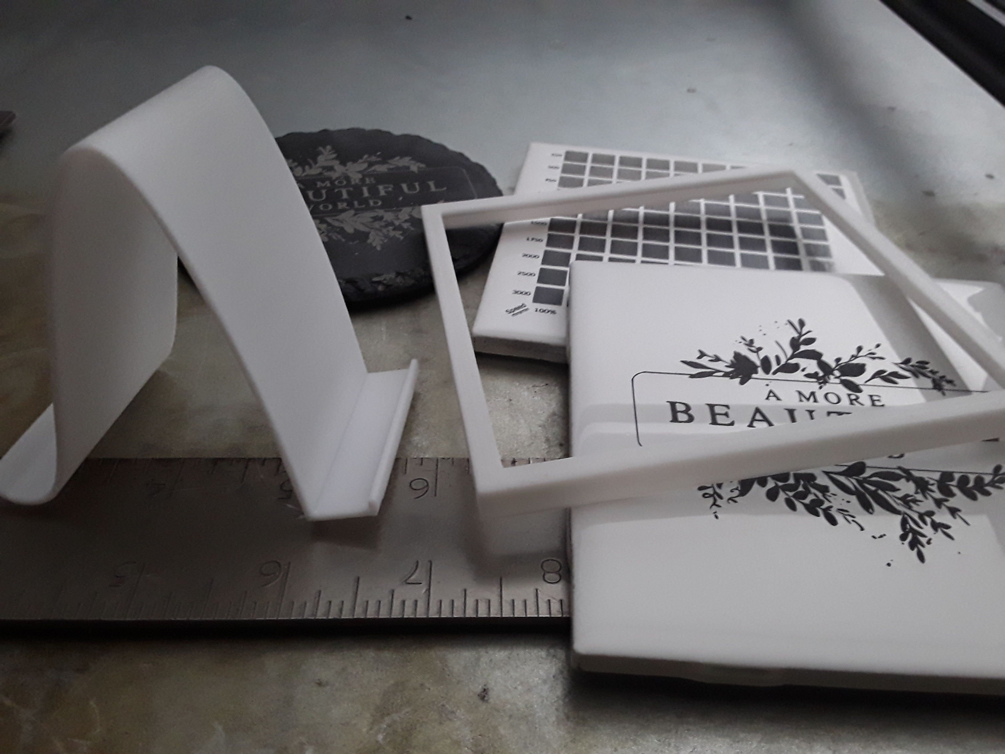 Miniatura 2 do modelo 3D Simple ceramic tile frame and stand