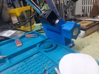 Hinge for magnifier