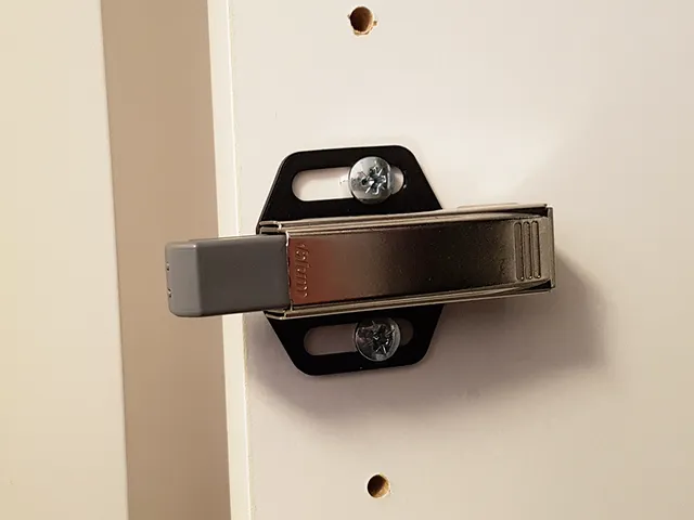 Blum hinge damper adapter with snap fit
