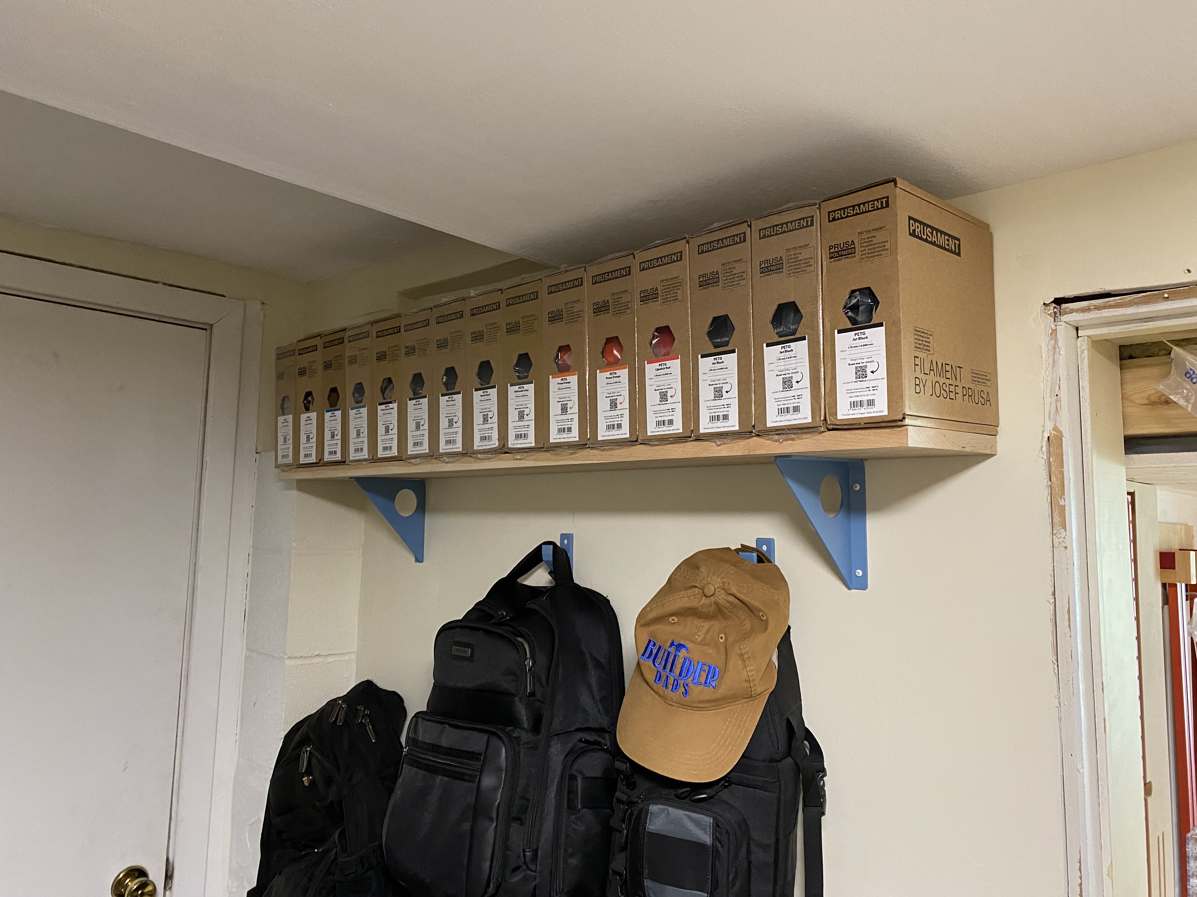 Shelf Bracket with circle cut out