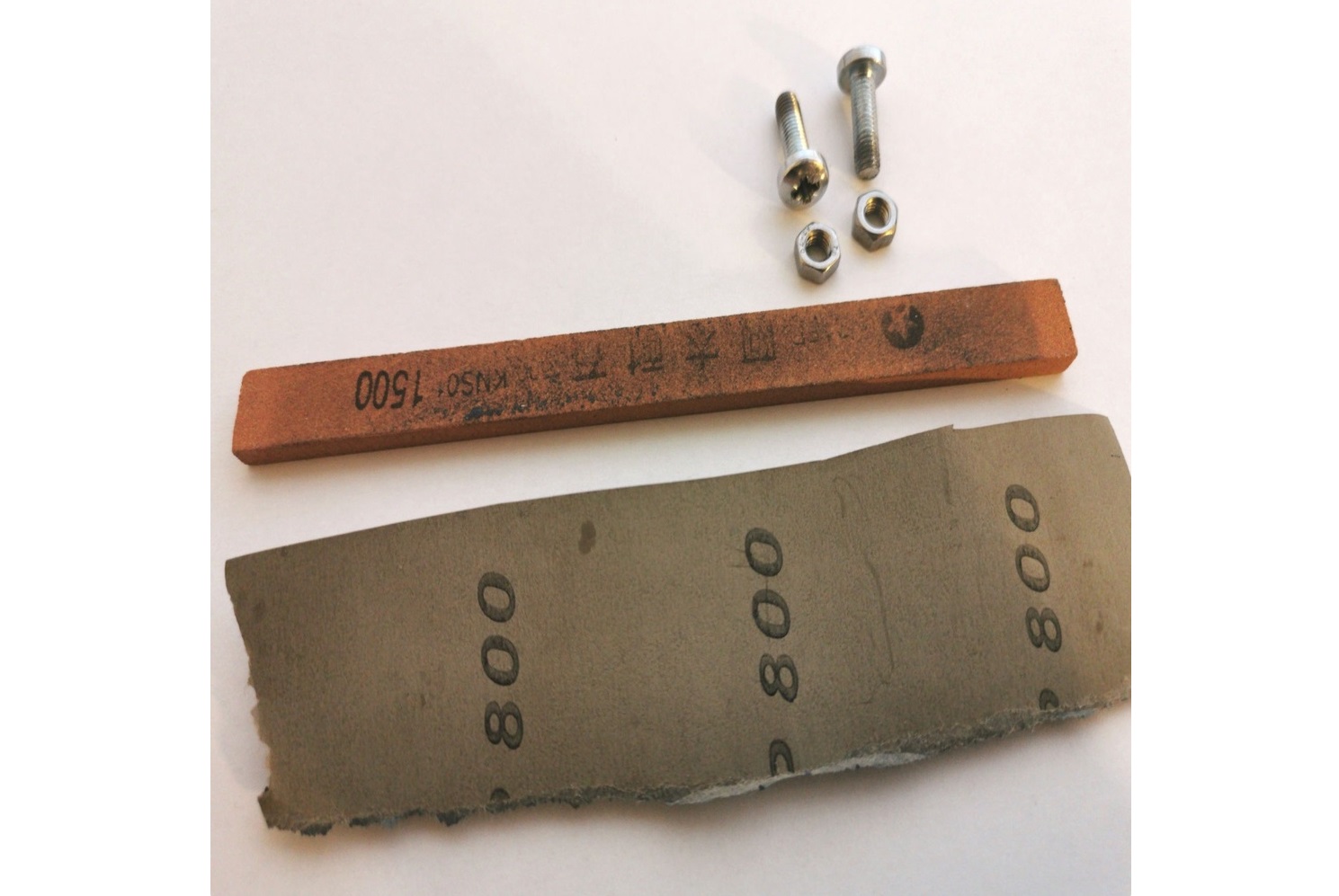 Simple knife sharpener for stones or sandpaper by rlasse Download