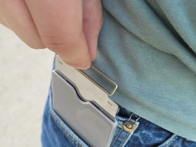 Clip-on holder for Hasselblad 500-series dark slides