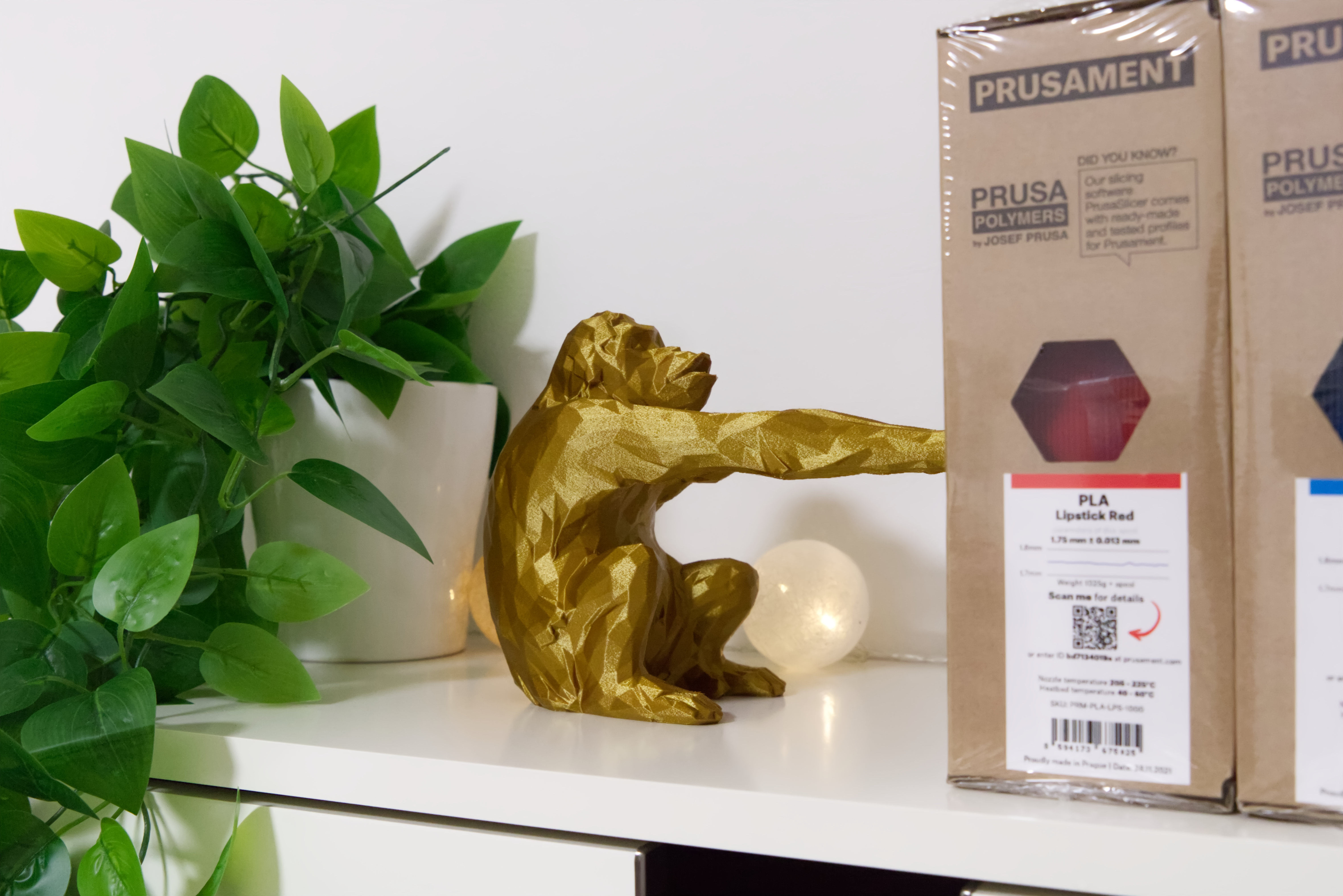 Miniatura 2 do modelo 3D Monkey Bookholder - low-poly