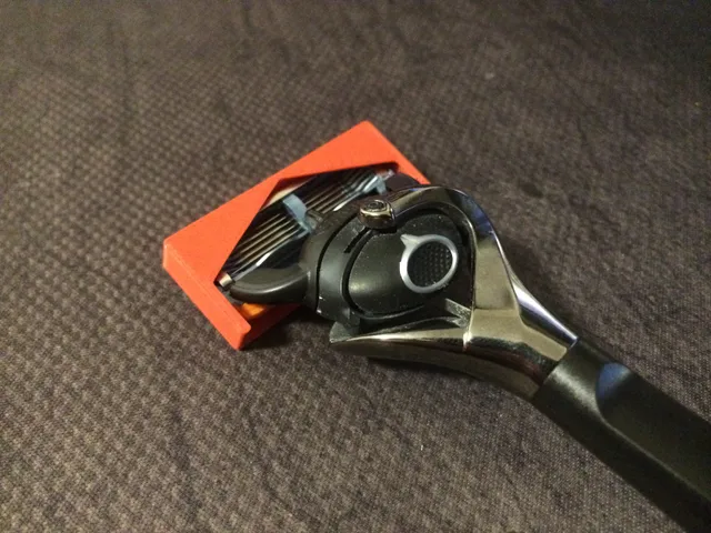 Blade cover for Gillette Fusion 5 razor