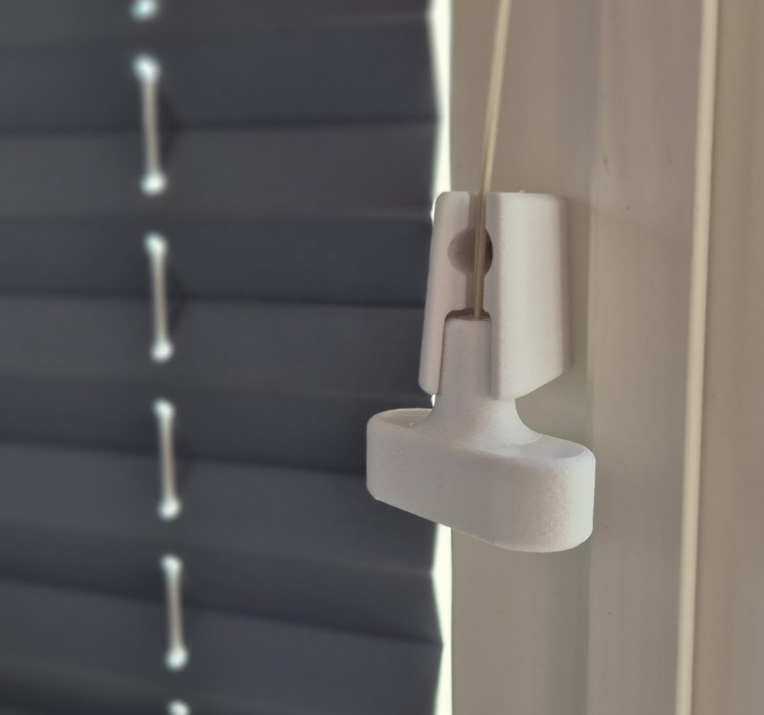 Blind acorn / cord pull end with holder